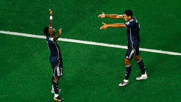 Jude Bellingham 'disparando' a Vinicius tras el gol del brasile?o.