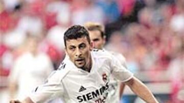 <b>IRREGULAR</B>. La afición madridista espera mucho más de Samuel.