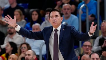 El entrenador del Barça Xavi Pascual durante el partido de la jornada 28 de la Euroliga que Barça y París Basketball disputan hoy jueves en el Palau Blaugrana.