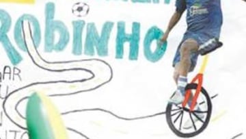 <b>ENAMORA. </b>Robinho ya es uno de los jugadores más queridos en Brasil. La afición le pide pedaladas.