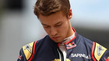 Kvyat con el mono de Toro Rosso en Barcelona.