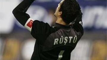 <b>TRES ALTERNATIVAS.</b> O presiona a Valdés, o sigue cedido o entra en una operación de fichaje.