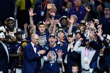 Apr 8, 2024; Glendale, AZ, USA; Connecticut Huskies head coach Dan Hurley celebrates after defeating the Purdue Boilermakers in the national championship game of the Final Four of the 2024 NCAA Tournament at State Farm Stadium. Mandatory Credit: Patrick Breen/Arizona Republic-USA TODAY Sports