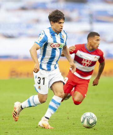 El futbolista francés de 20 años también debutó con la Real ante el Getafe, aunque en el último minuto de encuentro. Fue contra el Granada cuando firmó una gran actuación, desbordando y colmando de balones a Oyarzabal, que marcó un golazo tras pase suyo.