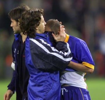 Alavés player being consoled after the final whistle.