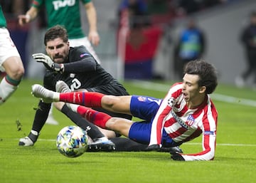 Penalti a Joao Félix.