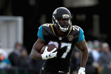 Fournette rebasó las mil yardas y estuvo a un touchdown de tener 10 en su temporada como novato.