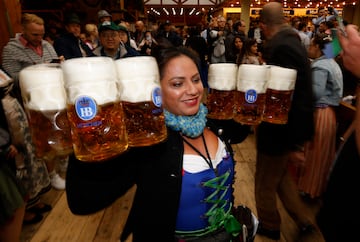 Desde el sábado 17 de septiembre hasta el 3 de octubre se celebrará el Oktoberfest 2022, una de las fiestas más populares mundo. Es la celebración por excelencia de los amantes de la cerveza y la comida bávara.