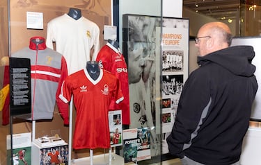 En la zona dedicada a la Copa de Europa, el museo luce una de las camisetas originales de Di Stéfano en el Real Madrid.