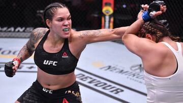 Amanda Nunes golpea a Felicia Spencer durante la disputa del UFC 250 en el UFC APEX.