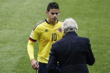 Pékerman y los protagonistas de Colombia-Perú en primer plano