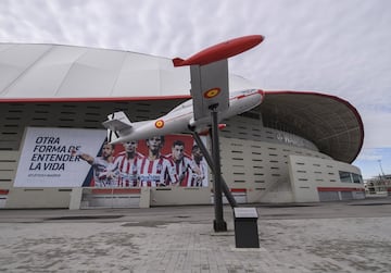 Esta mañana se ha realizado un acto de inauguración del monumento homenaje al Atlético Aviación del Wanda Metropolitano con varias personalidades del club rojiblanco y del Ejército del Aire. 