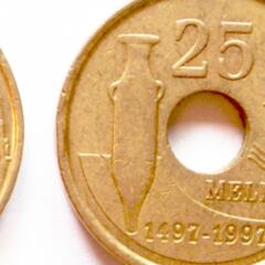¿Por qué las monedas de 25 pesetas tenían un agujero en el centro?