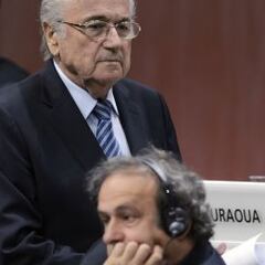 Joseph Blatter se enfrenta ahora a tres meses de suspensión