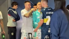 El fuerte encontrón de Zaldivia con un jugador de Everton en camarines: debieron separarlos