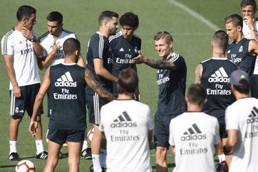 Real Madrid round-up: Modric, Isco, Sevilla, Atlético, Vinicius...