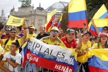 Muchos colombianos salieron a las calles de París para celebrar el triunfo de Egan Bernal en el Tour de Francia. La capital francesa se viste de amarillo, azul y rojo.