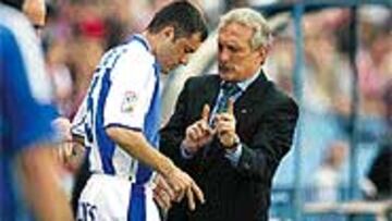 <b>CAMBIO DECISIVO</B>. Aranguren acertó con la salida al campo de Ilie.