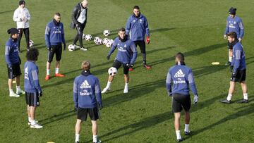 Cristiano Ronaldo, sonriente, en el entrenamiento del Real Madrid de este martes, previo al encuentro frente al Sevilla.