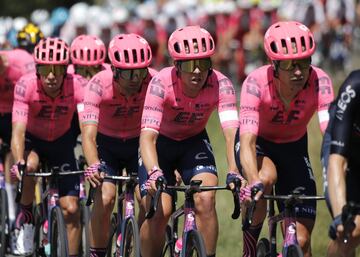 Equipo EF Education-Nippo durante la carrera.