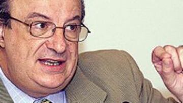 <b>SANTIAGO FISAS. </b>El consejero de Cultura y Deportes se explicó ayer.