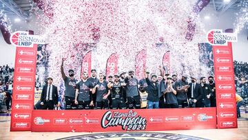 Jugadores de Fuerza Regia festeja tras coronarse campeones de la zona este