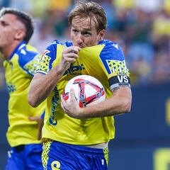 El ímpetu de Mwepu y la rebeldía de Álex Fernández