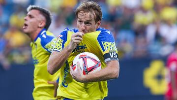 Álex Fernández celebrando el gol de penalti frente al Tenerife que suponía el 1-2 en el minuto 74.