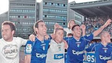 <b>A PUNTO. </b>Los jugadores del Xerez están muy cerca de celebrar el ascenso con sus aficionados.