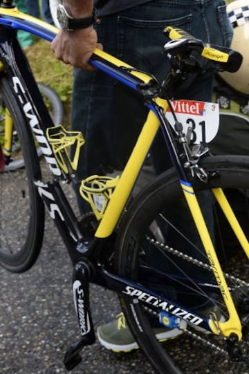 Detalle de la bicicleta de Contador tras la caída. 