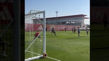 “¡Bien Gabi!”: Suazo maravilla a todos con esto en la última práctica del Sevilla