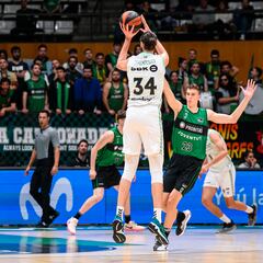 Tsalmpouris asume el rol de Hlinason