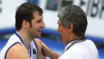 <b>PRÓXIMOS RIVALES.</b> Theodoros Papaloukas y Panagiotis Yannakis lideran a la selección griega, rival de España en la final del Mundial.