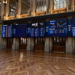 El Ibex 35 repunta un 0,8% y retoma los 11.000 puntos con la mirada puesta en BBVA y Sabadell