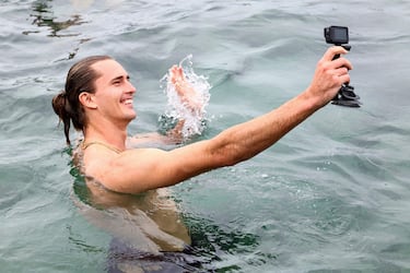 Alemania, que buscará su segunda corona en la United Cup, la competición por países de tenis que abre temporada,
desde mañana con Alexander Zverev al frente, aprovechó los días previos para hacer una visita a los famosos Baños de
Wylie, cerca de Coogee Beach. Es lo que tiene arrancar en Australia: sol y calor en el Hemisferio Sur.