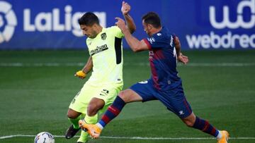 El poder ofensivo que mostraron los colchoneros en el primer partido no apareció ante uno de los coleros de la liga. Huesca rescata un punto en casa.