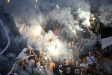 Football Soccer Serbia - Partizan Belgrade v Red Star Belgrade - Super liga - Partizan Belgrade Stadium, Belgrade, Serbia - 17/9/16 Partizan Belgrade's fans cheer during the match