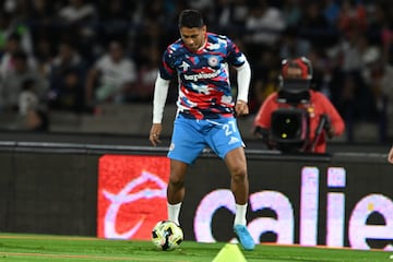 Luis Romo of Cruz Azul during the 14th round match between Pumas UNAM and Cruz Azul as part of the Liga BBVA MX, Torneo Apertura 2024 at Olimpico Universitario Stadium on October 26, 2024 in Mexico City, Mexico.