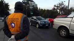 Restricción vehicular hoy, 25 de mayo: autos que no pueden circular en Santiago y calendario de mayo
