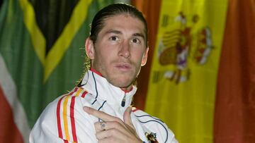 Sergio Ramos pos&oacute; as&iacute; para AS la noche del 26 de junio en el cuartel general de La Roja en Potchefstroom. Esta foto fue la portda del 27 de junio.