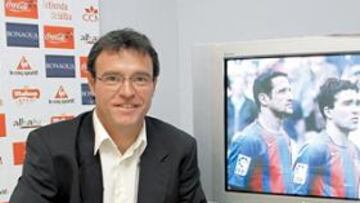 <b>TÉCNICA.</b> Monteagudo confía en ganar al Barcelona aunque a lo mejor sea tarde para evitar el descenso.