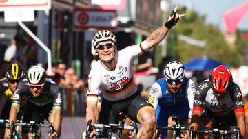 Greipel gana en Tortoli y logra su anhelada maglia rosa