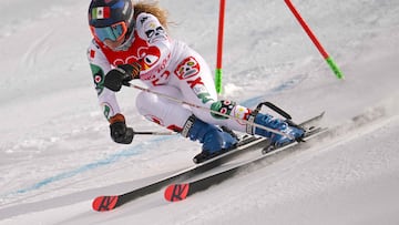 Mexico's Sarah Schleper competes in the first run of the women's giant slalom during the Beijing 2022 Winter Olympic Games at the Yanqing National Alpine Skiing Centre in Yanqing on February 7, 2022. (Photo by Fran�ois-Xavier MARIT / AFP)