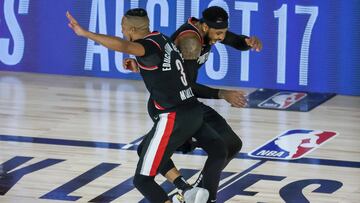 Kissimmee (United States), 15/08/2020.- Portland Trail Blazers forward Carmelo Anthony (R) reacts with Portland Trail Blazers guard CJ McCollum (L) after Anthony made a three-point basket against the Memphis Grizzlies during the second half of the Western Conference play-in NBA basketball game between the Memphis Grizzlies and the Portland Trail Blazers at the ESPN Wide World of Sports Complex in Kissimmee, Florida, USA, 15 August 2020. (Baloncesto, Estados Unidos) EFE/EPA/ERIK S. LESSER SHUTTERSTOCK OUT