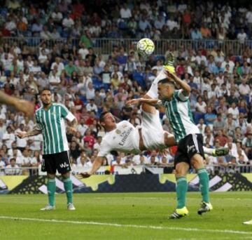 Chilena de James Rodríguez ante el Betis, el jugador que no sabe marcar goles feos.