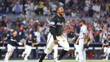 MIAMI, FLORIDA - AUGUST 01: Xavier Edwards #9 of the Miami Marlins celebrates after a walk off win against the New York Yankees at loanDepot park on August 01, 2025 in Miami, Florida. Megan Briggs/Getty Images/AFP (Photo by Megan Briggs / GETTY IMAGES NORTH AMERICA / Getty Images via AFP)