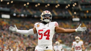 GREEN BAY, WISCONSIN - NOVEMBER 24: Fred Warner #54 of the San Francisco 49ers interacts with the crowd before the game against the Green Bay Packers at Lambeau Field on November 24, 2024 in Green Bay, Wisconsin. Stacy Revere/Getty Images/AFP (Photo by Stacy Revere / GETTY IMAGES NORTH AMERICA / Getty Images via AFP)