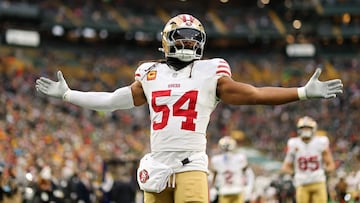 GREEN BAY, WISCONSIN - NOVEMBER 24: Fred Warner #54 of the San Francisco 49ers interacts with the crowd before the game against the Green Bay Packers at Lambeau Field on November 24, 2024 in Green Bay, Wisconsin. Stacy Revere/Getty Images/AFP (Photo by Stacy Revere / GETTY IMAGES NORTH AMERICA / Getty Images via AFP)