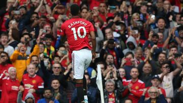 Rashford celebra uno de sus goles al Chelsea