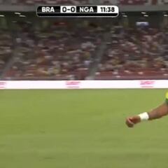 Neymar se rompe con Brasil: fue cambiado por lesión muscular